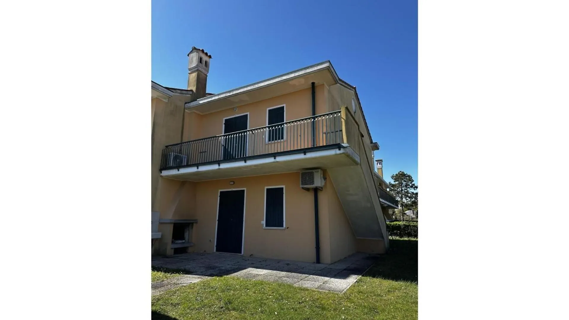 Apartment Renovated Home With Pool In Bibione Italy